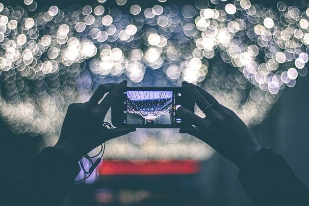 Should you plan an unplugged wedding?