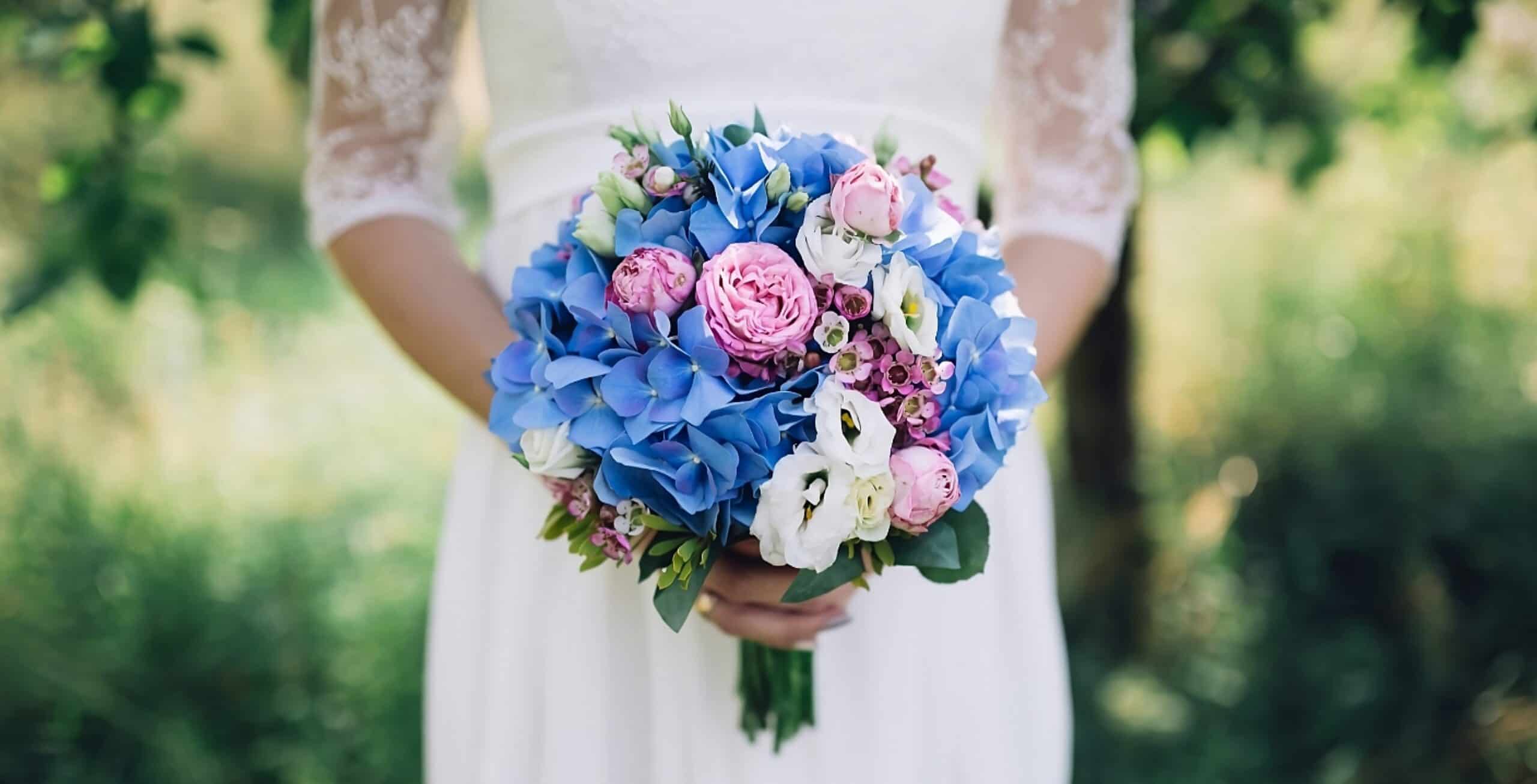7 beautiful bridal bouquets created with hydrangeas.