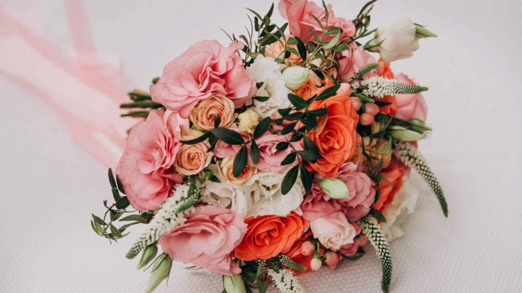 8 seasonal flowers that’ll make your autumn wedding