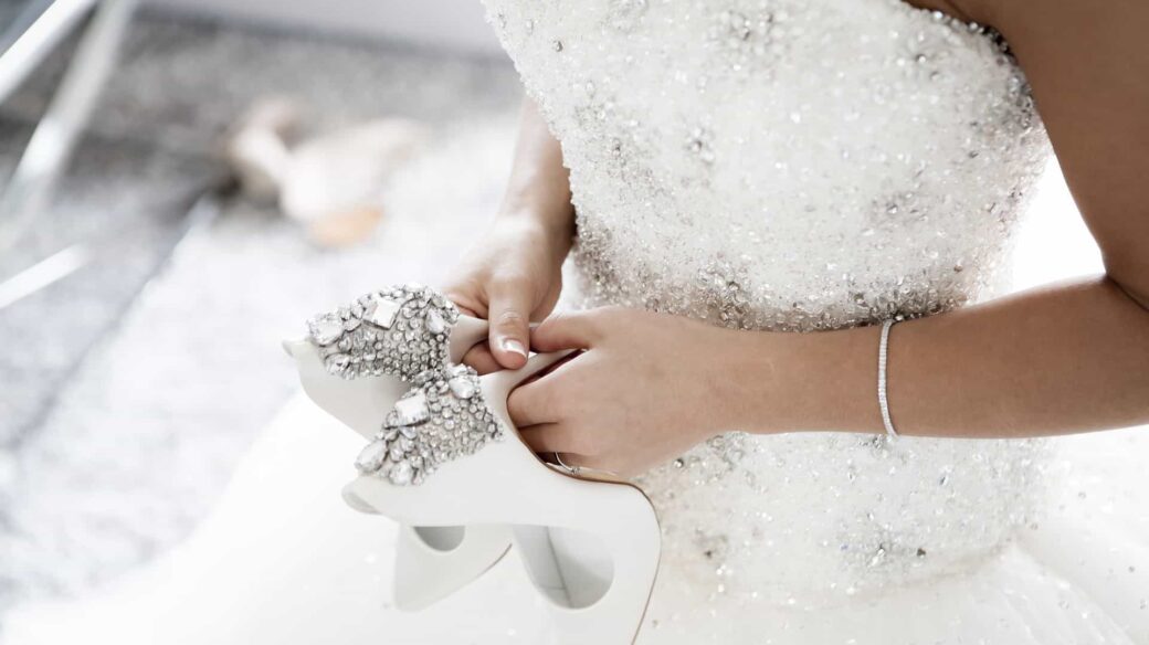 Should I wear wedges at my wedding? Shoes style for 2021